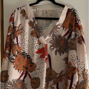 Lovely Tunic top, high/low hem, lantern sleeves. Great fall colors.